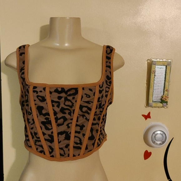 Crop top - Picture 2 of 6